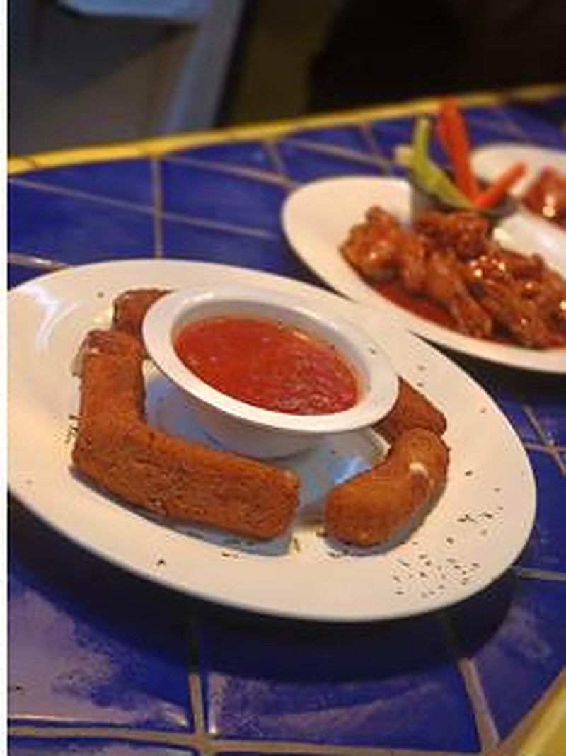 Fried mozzarella sticks with marinara